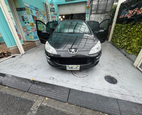 プジョー407セダンの施工前フロント外観写真