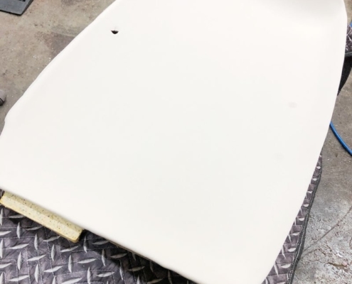 張り替え後のメルセデス・ベンツ SLK 天井ライナー。新品のように美しく仕上がった状態