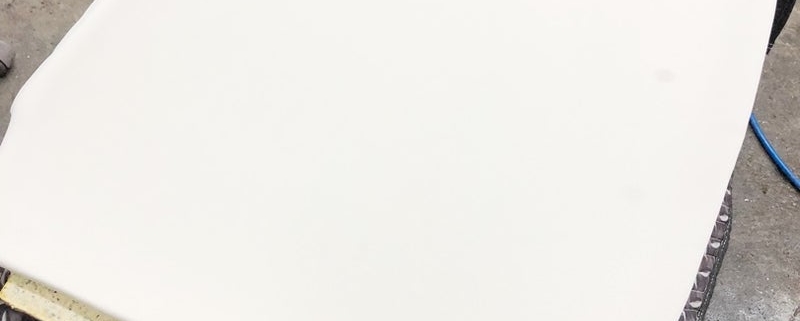 張り替え後のメルセデス・ベンツ SLK 天井ライナー。新品のように美しく仕上がった状態