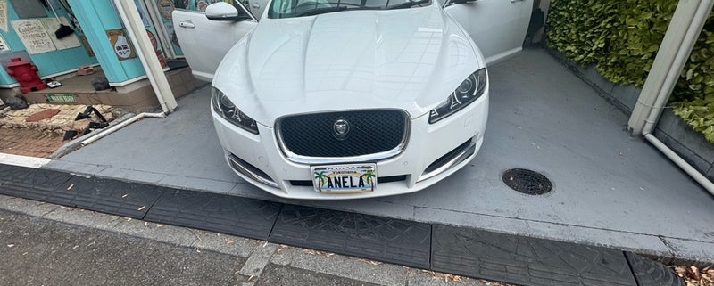 ジャガーXF 天井張り替え施工 横浜市 施工前の外観(フロント)