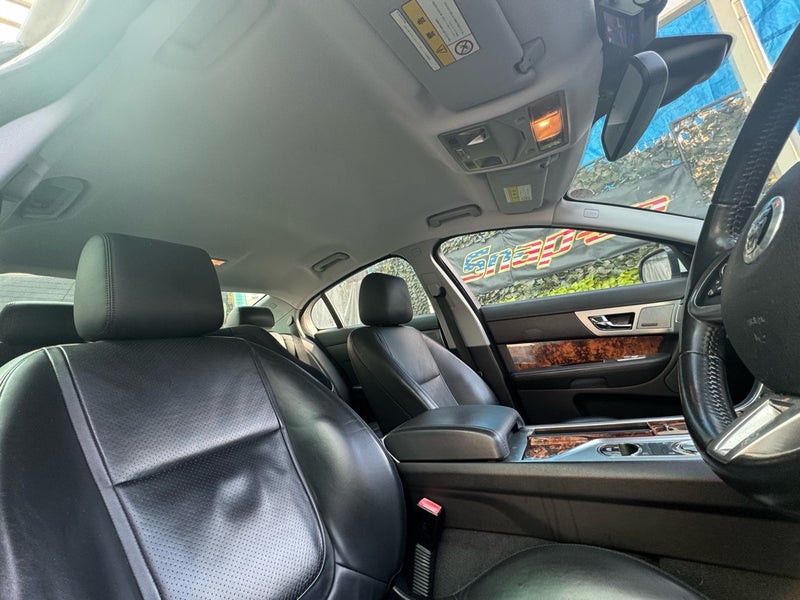 ジャガーXF 天井張り替え完了(施工後) ジャガーXF 天井張り替え施工後 前席周辺の室内