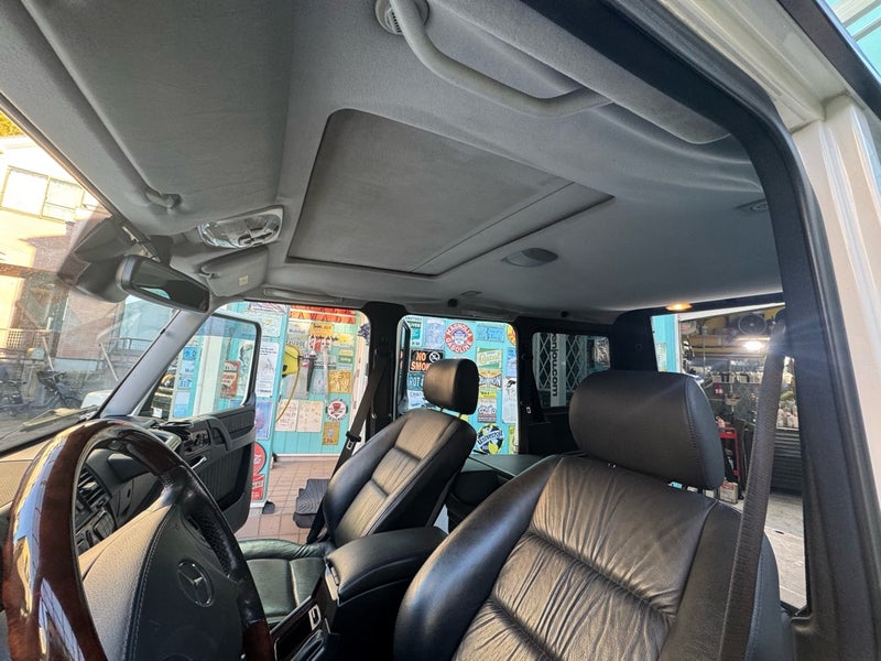 メルセデスベンツ Gクラス 天井張り替え施工前 前席側の天井垂れ状態