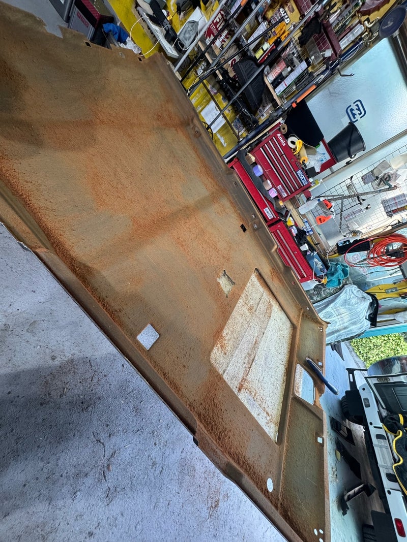 メルセデスベンツ Gクラス 天井ライナー脱着後の状態