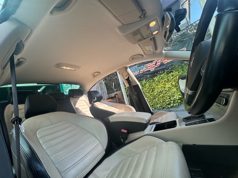 フォルクスワーゲンCC 天井張り替え施工後 室内の仕上がり状態